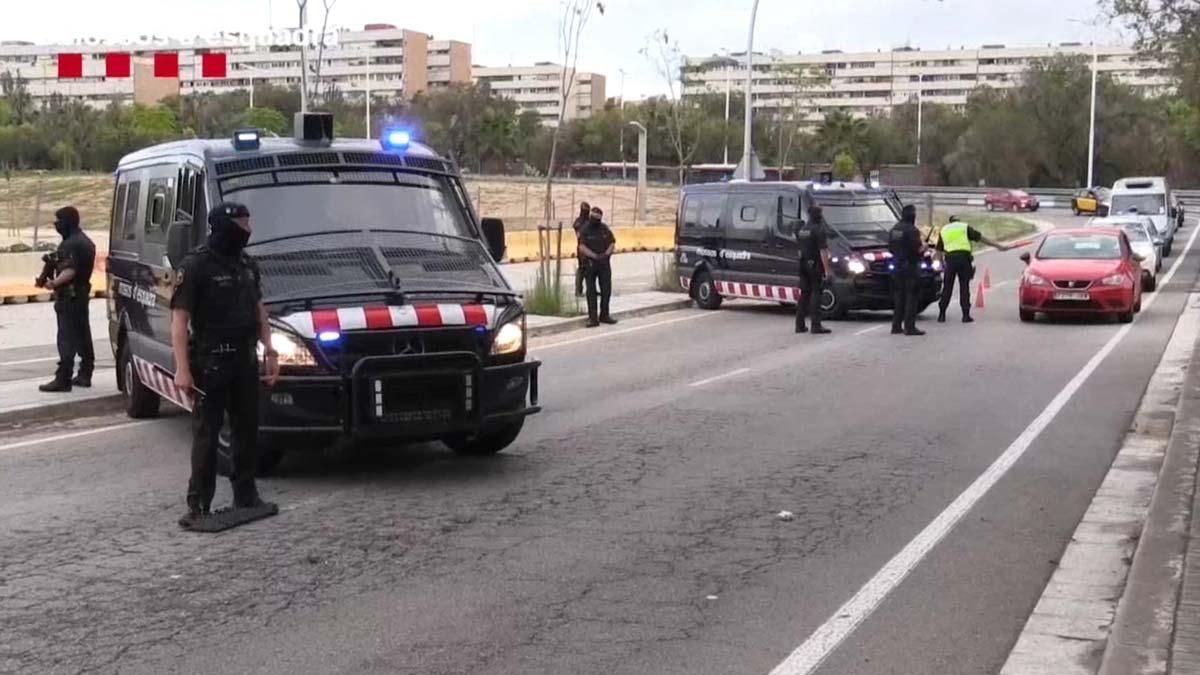 Los Mossos mantienen un dispositivo especial de vigilancia en el barrio de La Mina.