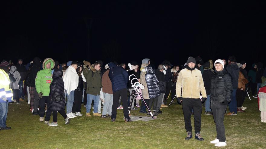 Fulgor y furor del &quot;cometa verde&quot; en Navianos