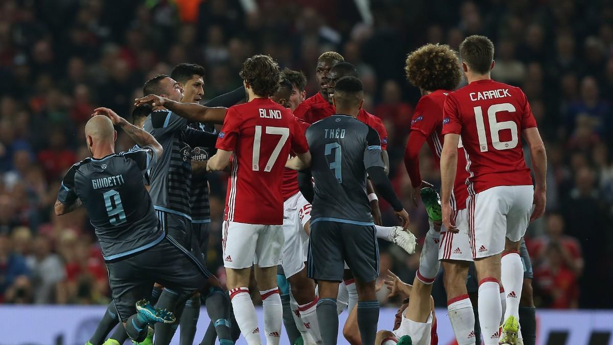 الدوري الأوروبي: سيلتا فيغو يواجه نيس في اختبار صعب.. والبيتيس يسعى لمواصلة تألقه 2 Guidetti cae al suelo en la acción que concluirÃa con la expulsión de Bailly y Roncaglia. NVR264. MANCHESTER (REINO UNIDO), 11/05/2017.- Jugadores del Manchester City y el Celta Vigo discuten hoy, jueves 11 de mayo de 2017, durante un partido entre el Manchester United y el Celta Vigo por la semifinal de la Liga Europa, en Manchester (Reino Unido). EFE/Nigel Roddis Manchester United - Celta Vigo. PARTIDO DE FUTBOL ENTRE EL MANCHESTER UNITED Y EL REAL CLUB CELTA DE VIGO DISPUTADO EN EL ESTADIO DE OLD TRAFFORD CORRESPONDIENTE A LA VUELTA DE LAS SEMIFINALES DE LA COPA DE LA UEFA.