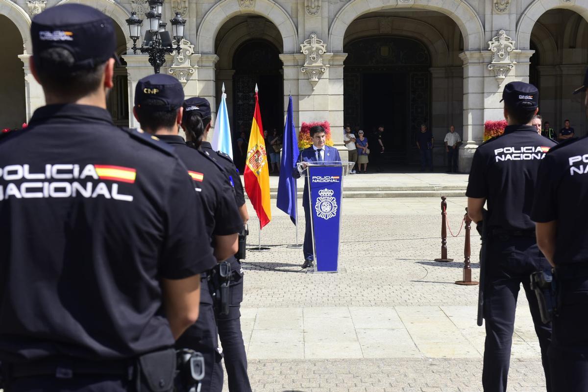 Presentación de Policías Nacionales en prácticas en la plaza de María Pita