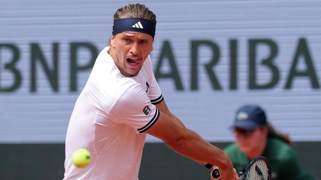Zverev cumple en París y se cita con Jódar en cuartos