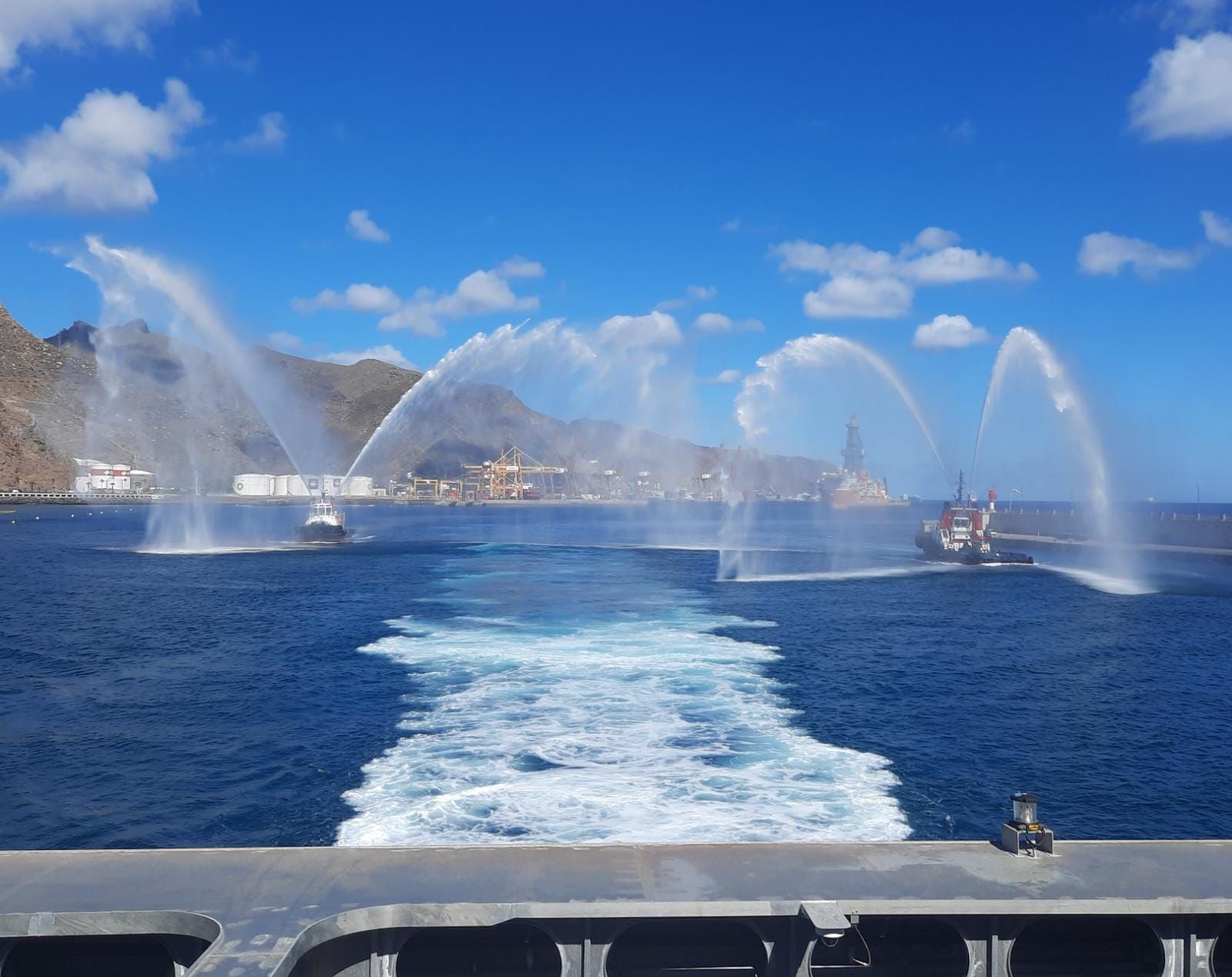 El Bañaderos Express llegando a Santa Cruz de Tenerife.