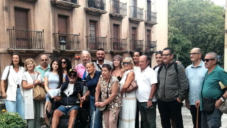 Avilés arropa a Juan Francisco Fernández en su reivindicativo Camino de Santiago en silla de ruedas