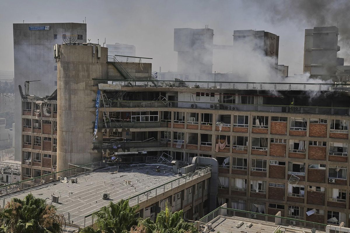 Un misil iraní impacta contra el hospital de Soroka en el sur de Israel