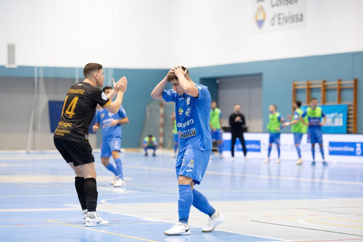 Faly se lamenta tras errar una ocasión ante el Málaga Ciudad Redonda