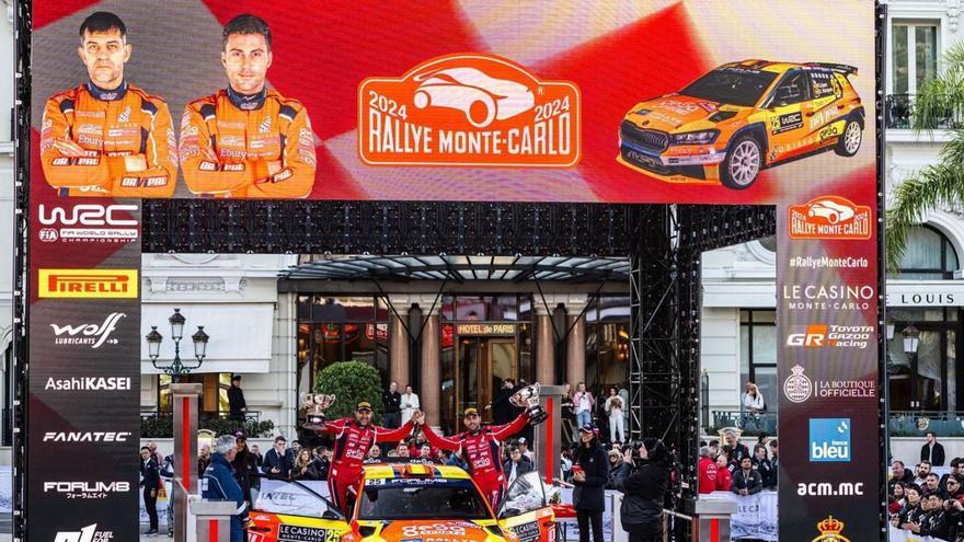 David Vázquez (izqda.) y Pepe López en el podio del Rallye de Montecarlo. |  // PEPE LÓPEZ/RR SS