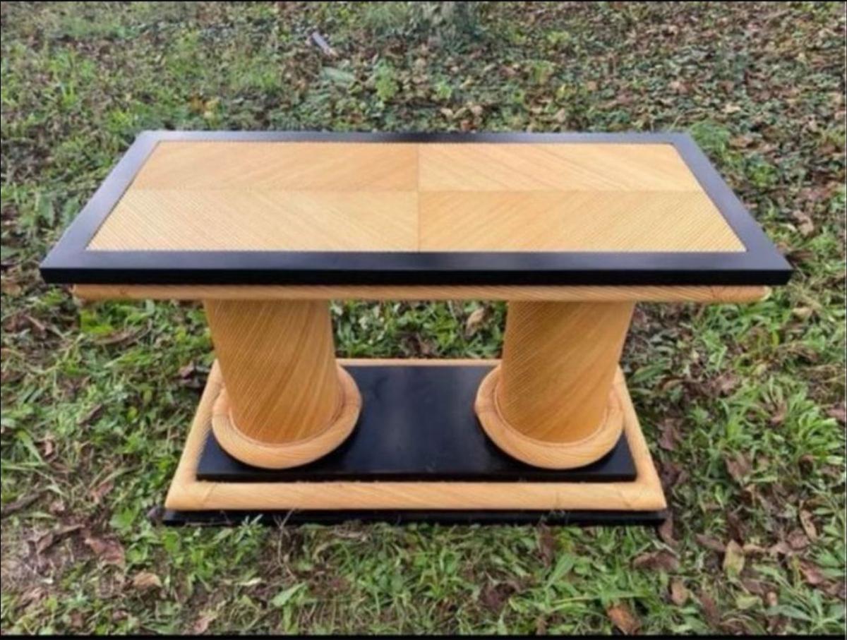 Una de les peces de més valor trobades al traster, una taula de Howars Dilday