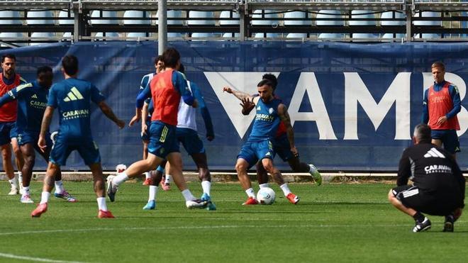 El Real Zaragoza ultima la preparación de un derbi donde asoman pocos cambios