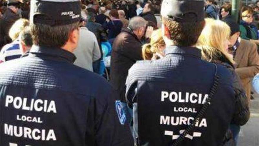 La Policía pone 30 sanciones por ver grupos de más de seis personas en Murcia