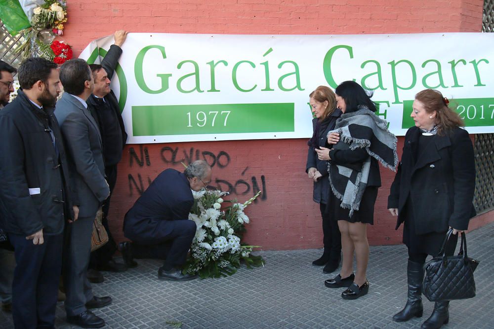 Acto de homenaje a García Caparrós en la esquina en la que fue asesinado