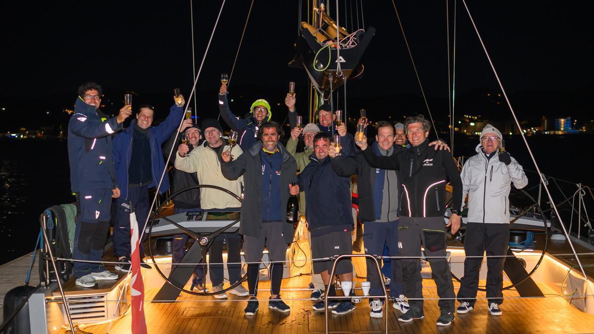 Equipo del Tapioca, vencedores en la Ruta de la Sal rumbo a Ibiza.