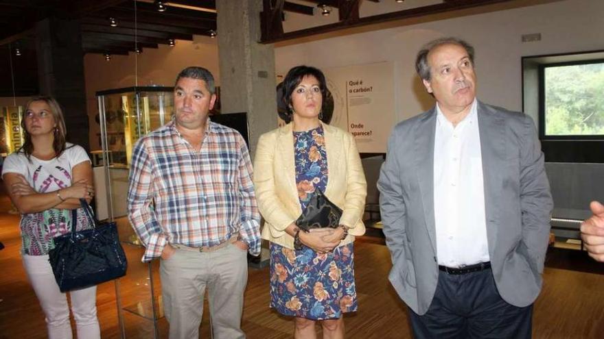 El alcalde, José García Liñares (a la derecha), en la inauguración del Museo de la Minería en 2013.