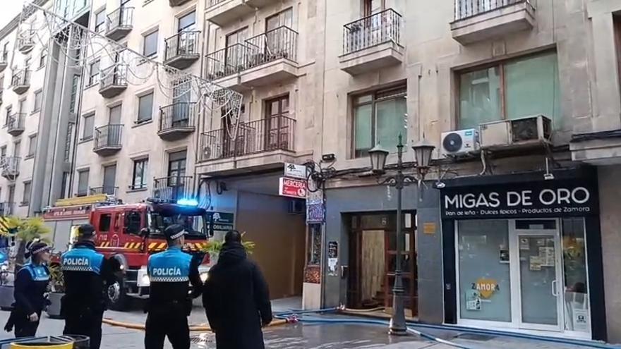 Humo en la calle Cortinas de San Miguel, 2