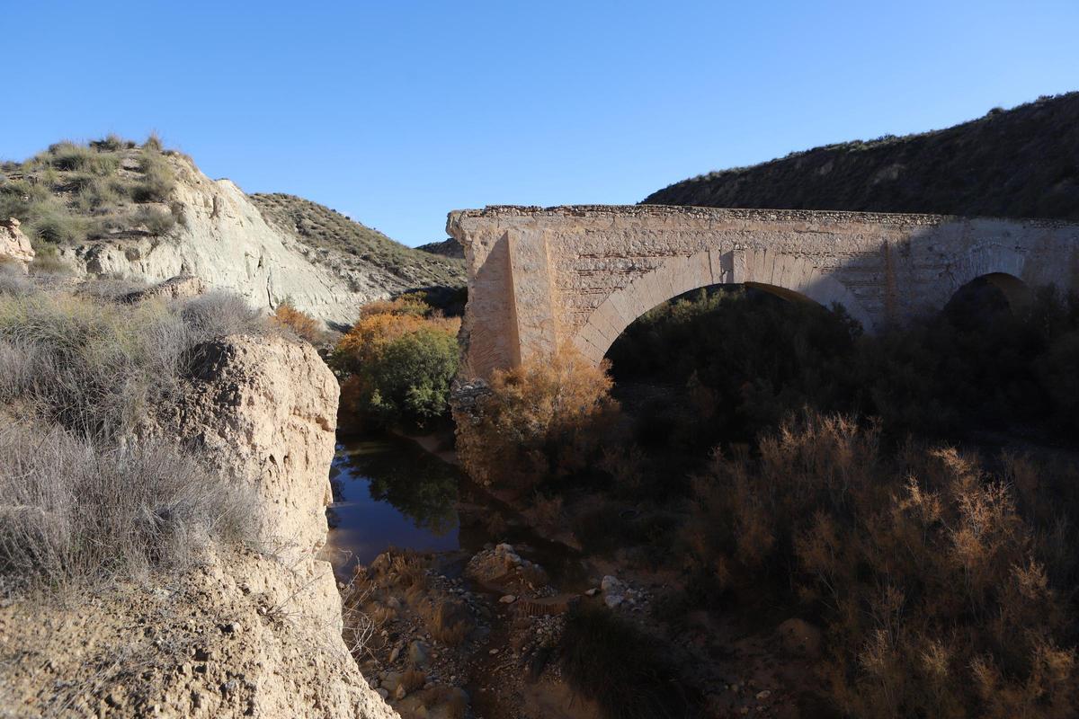 Parte del acueducto de Zarzadilla de Totana.