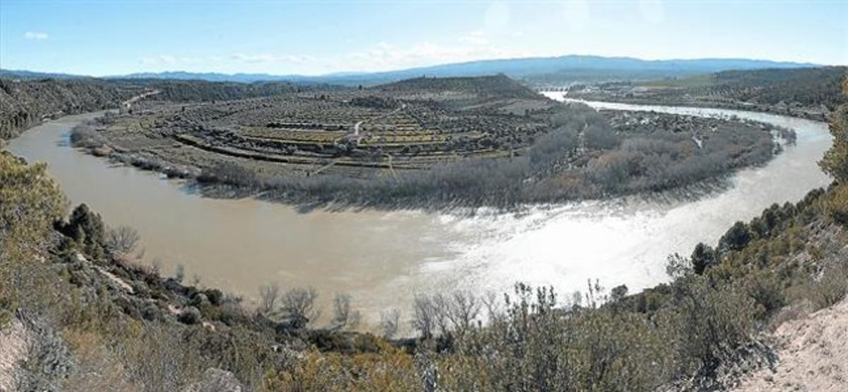 Meandre de Flix, al tram final de l’Ebre, durant la crescuda del març passat. Meandre de Flix, al tram final de l’Ebre, durant la crescuda del març passat.