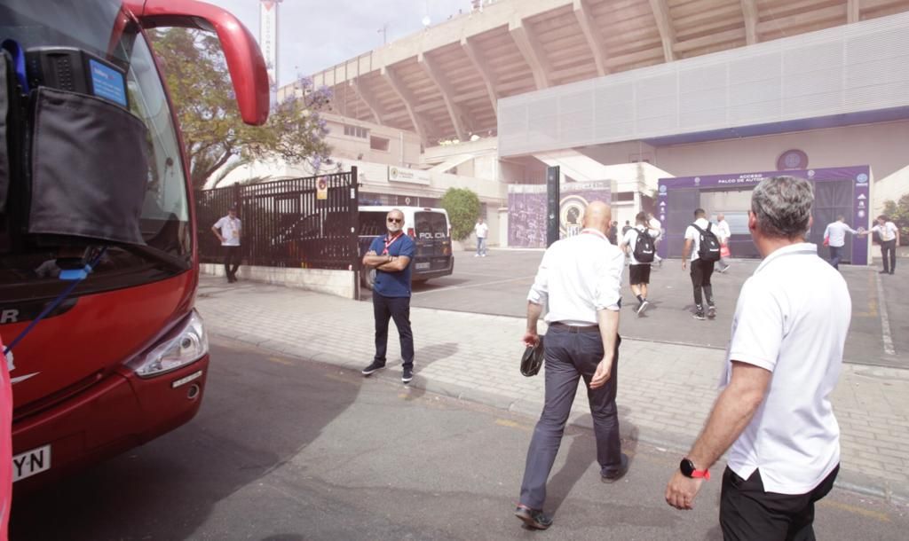 Ambiente y recibimiento a los jugadores antes del Peña Deportiva - Real Murcia