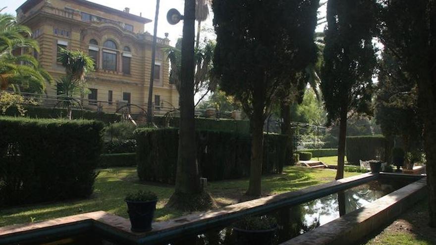 Imagen de los jardines y palacio de Villa Fernanda.