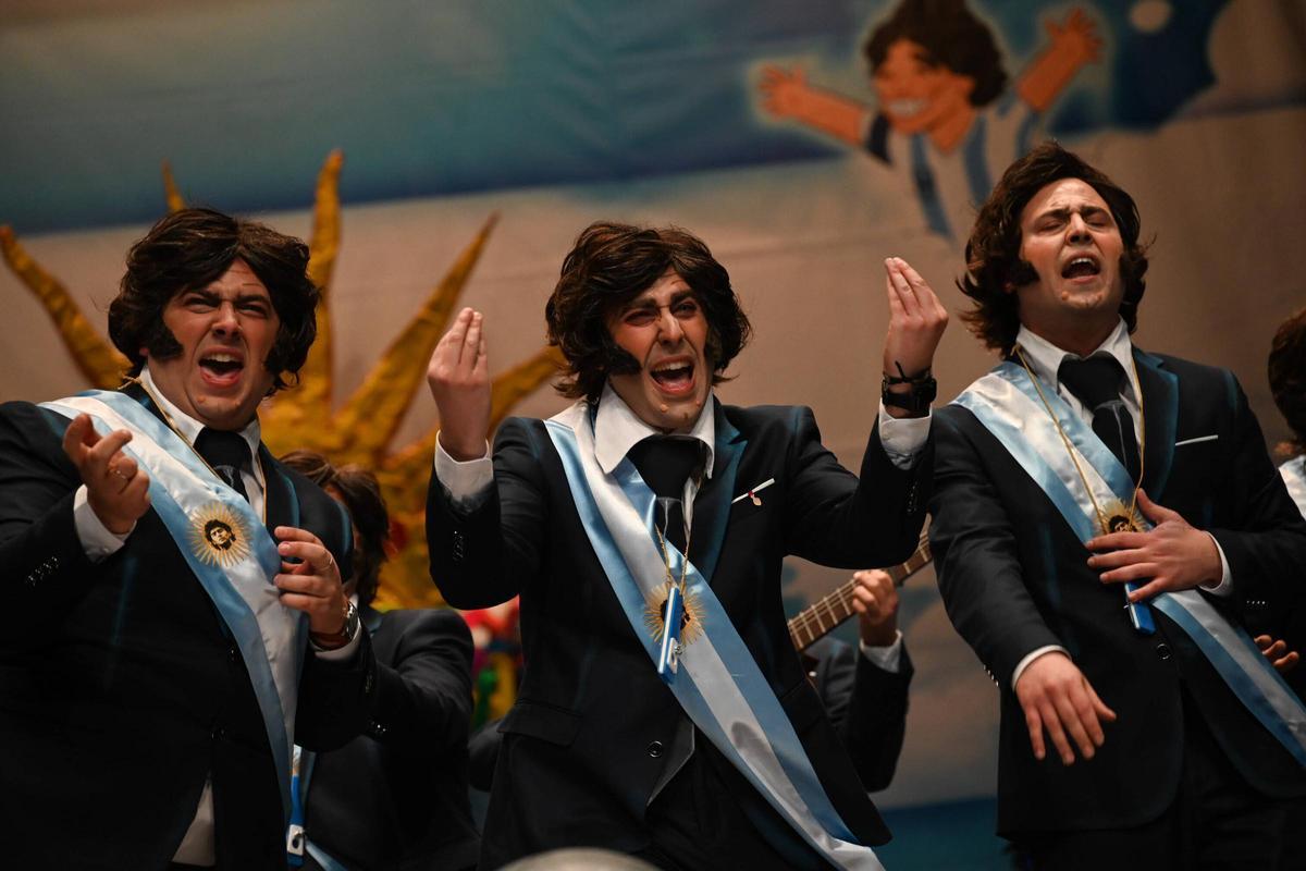 De Turuta madre caracterizados como el presidente de Argentina.