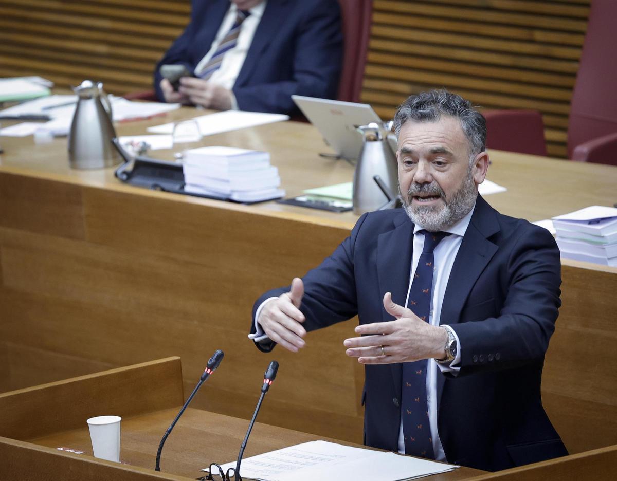 José Luis Díez, conseller de Presidencia, durante el debate parlamentario.