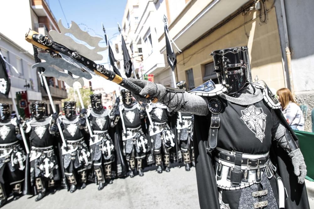 La comparsa Labradores presenta un boato muy participativo y primaveral, y con la interpretación del pasodoble Sueños Festeros logró emocionar al numeroso público