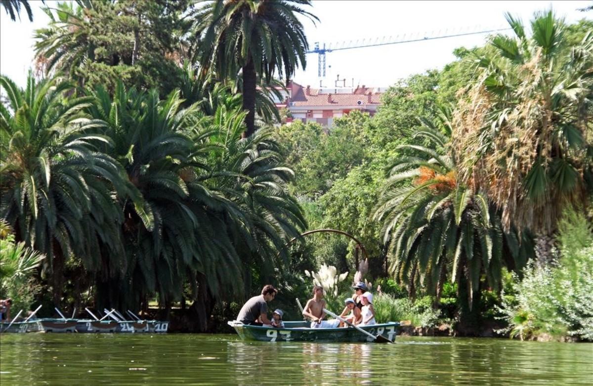 imunoz16743715 barcelona 19 08 2011 parque de la ciutadella  lago con barco170222133921