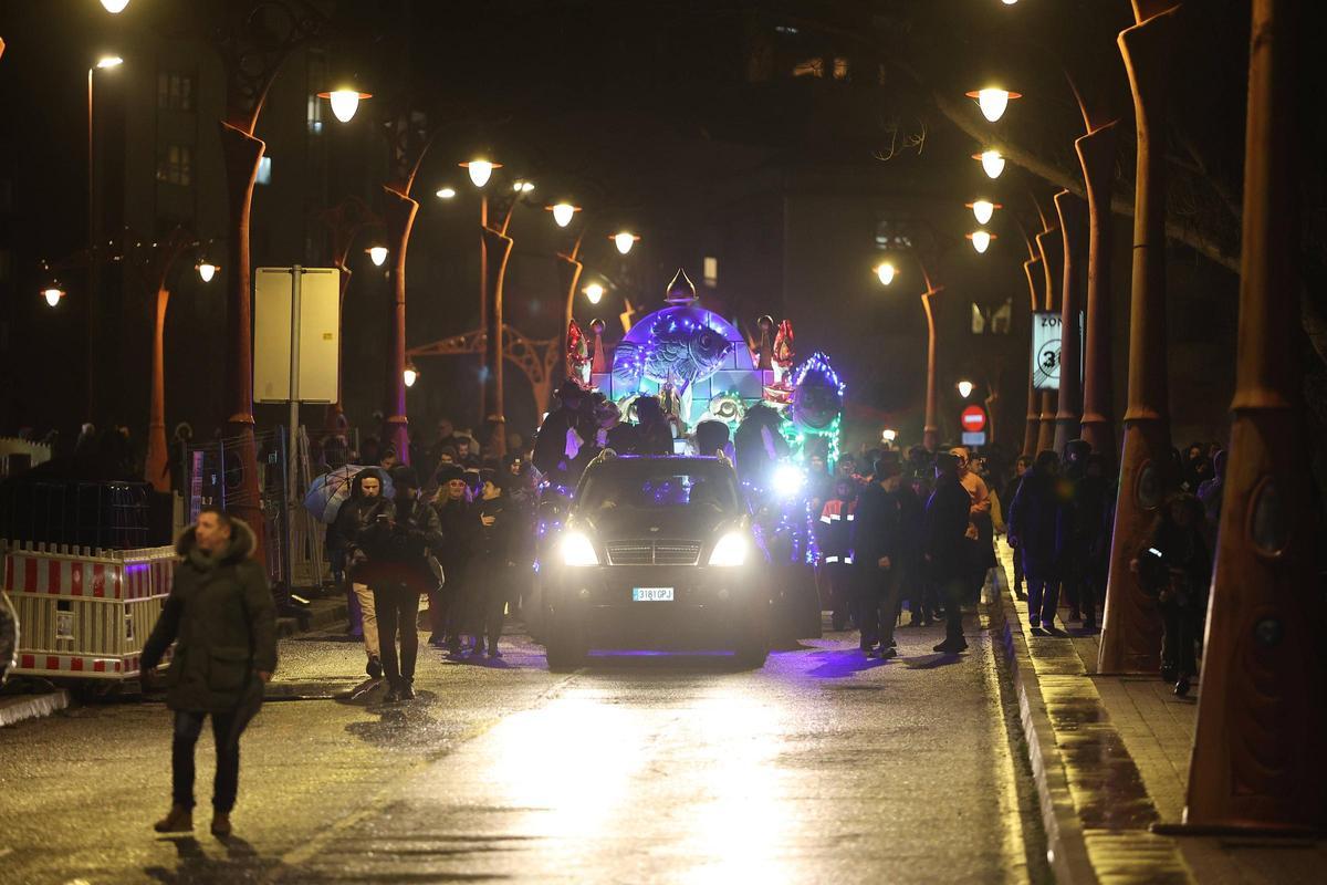 A Coruña llora el fin del Entroido en el entierro de la sardina
