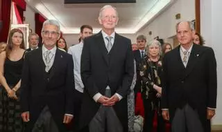 El doctor Arturo González Quintela ingresa en la Real Academia de Medicina de Galicia