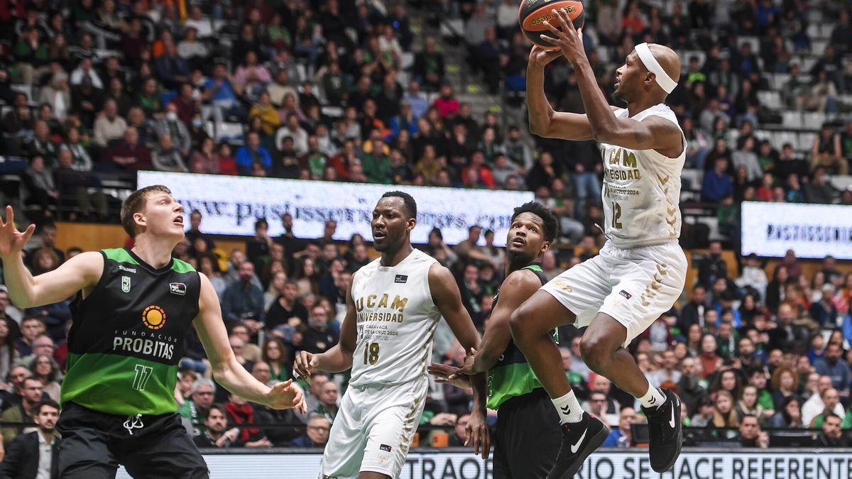 Thad McFadden, del UCAM Murcia, durante un momento del partido ante el Joventut.