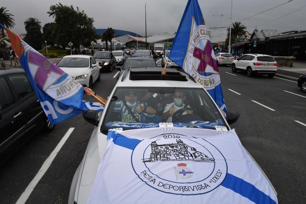 La caravana en defensa del Deportivo colapsó el tráfico en varios puntos de A Coruña.