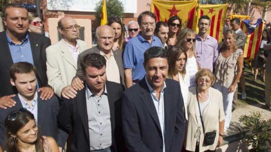 Abucheos para el alcalde de Badalona en la ofrenda floral