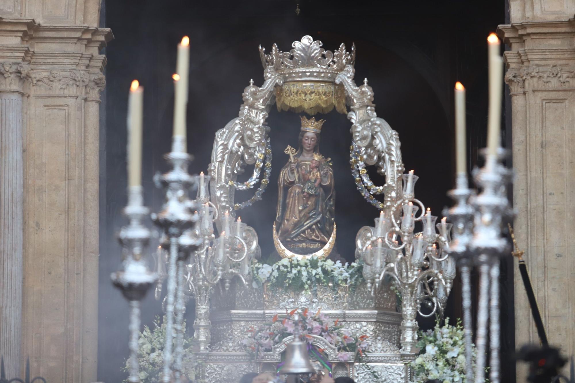 La patrona de Málaga, la Virgen de la Victoria, vuelve a procesionar por las calles de la ciudad