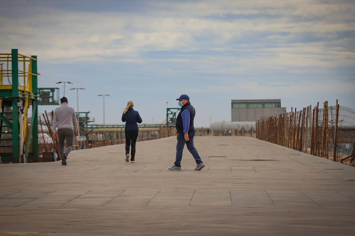 El paseo es utilizado por los vecinos de San Roque, Los Náufragos y el Acequión