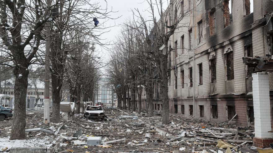 Una zona desolada tras un bombardeo en Ucrania.