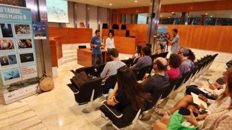 Público asistente al acto de presentación del proyecto.