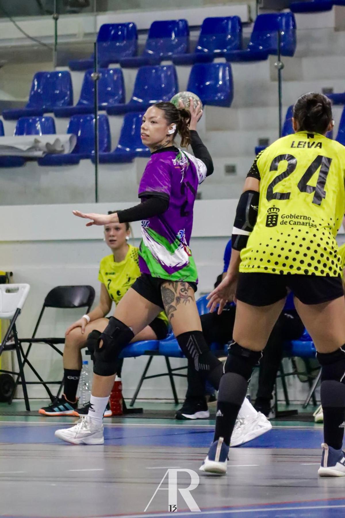 Fátima Insfrán, jugadora del Balonmano Adesal.