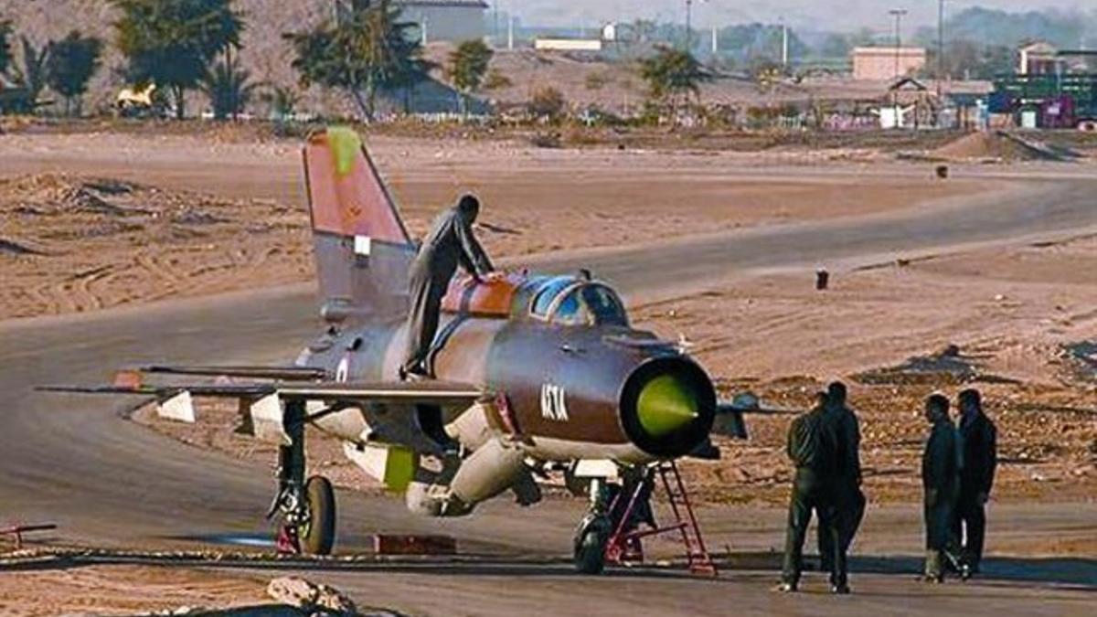 Imagen del Mig 21 ruso con el que el coronel sirio Hasan Muri Hamada desertó a Jordania, ayer.