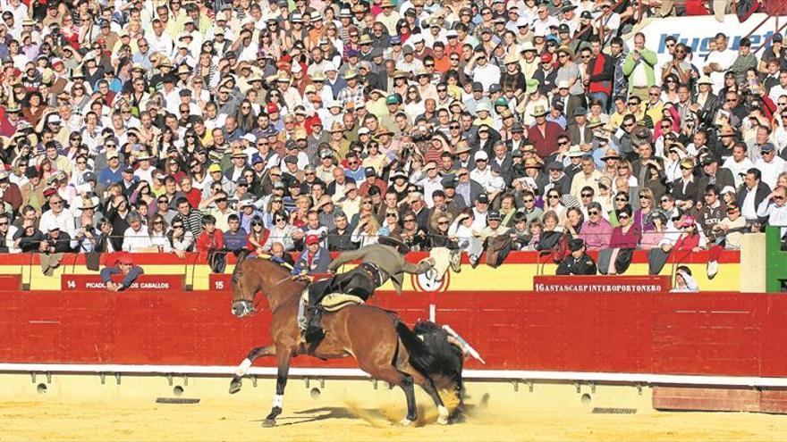 La plaza de toros se vuelca con la juventud y ofrece abonos por 80 €