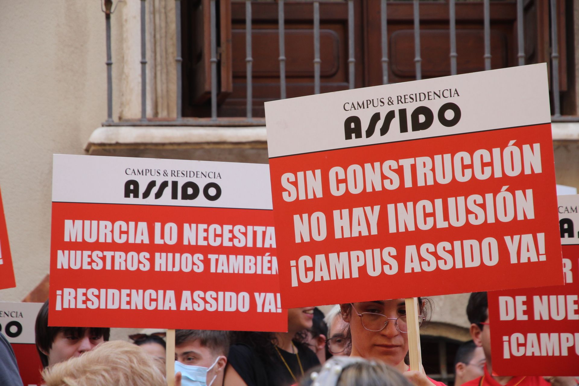 Concentración de Assido en Murcia ante la CHS