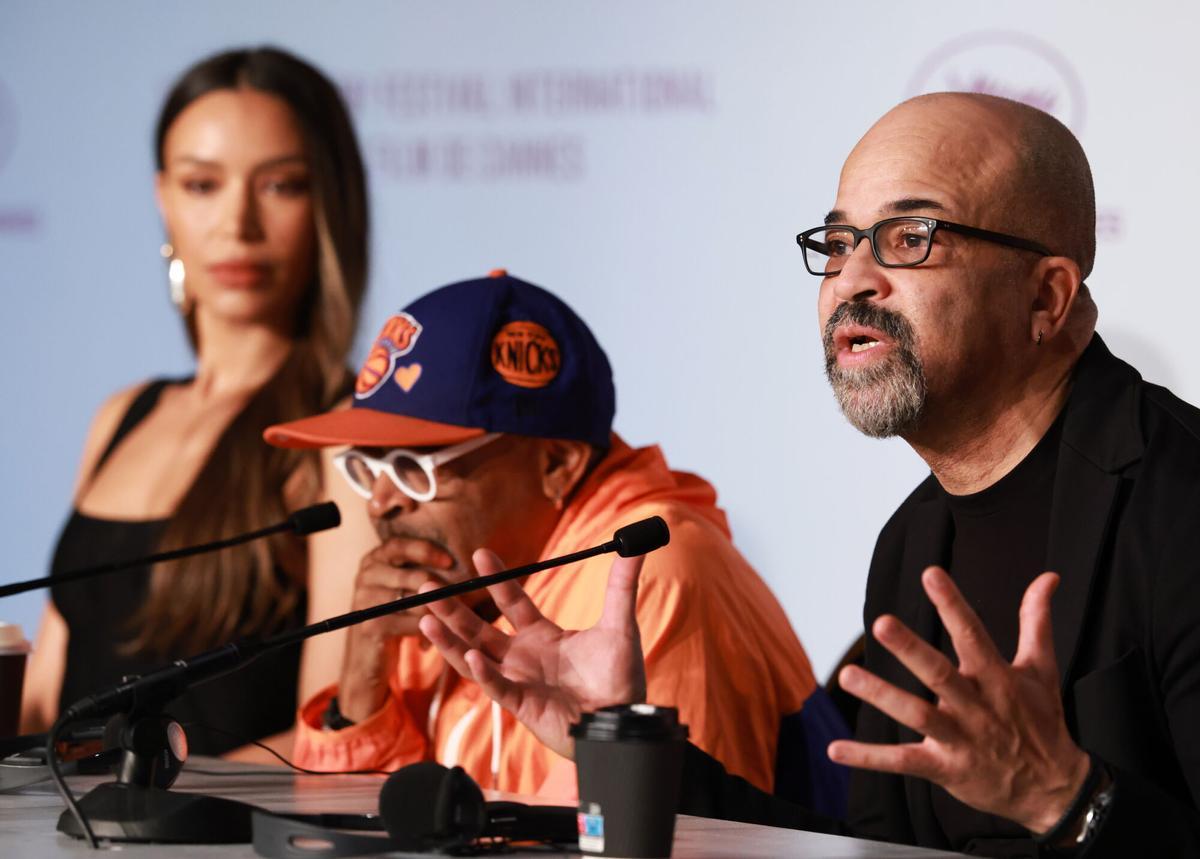 Ilfenesh Hadera, Spike Lee y Jeffrey Wright en la presentación de 'Highest 2 Lowest'.