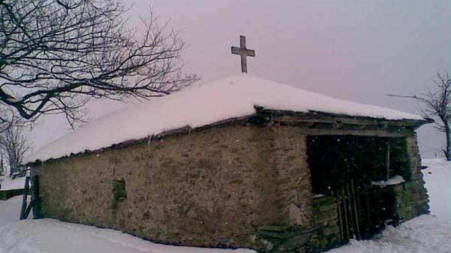 Capilla de San Pelayo, en plena nevada.