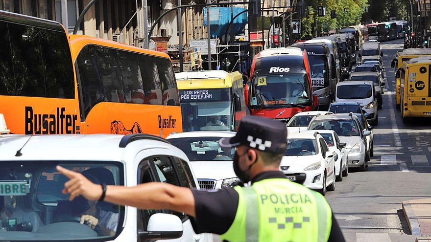 Educación dice que el contrato del transporte &quot;impide la libre competencia&quot;