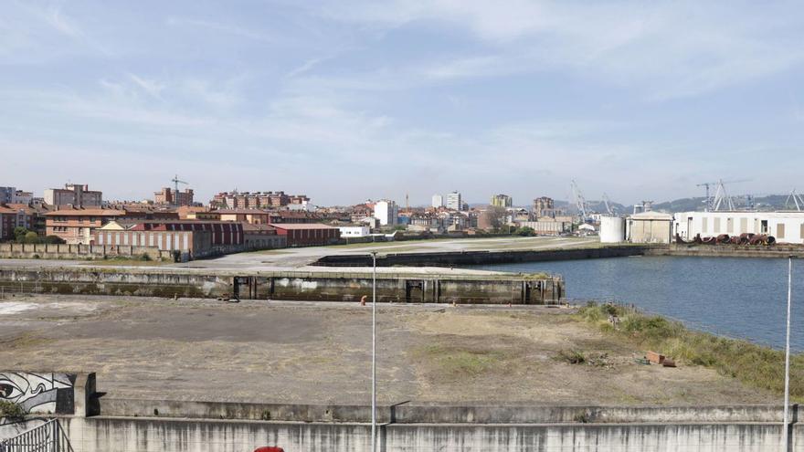 Entorno de los viejos astilleros de Naval Gijón. | ÁNGEL GONZÁLEZ