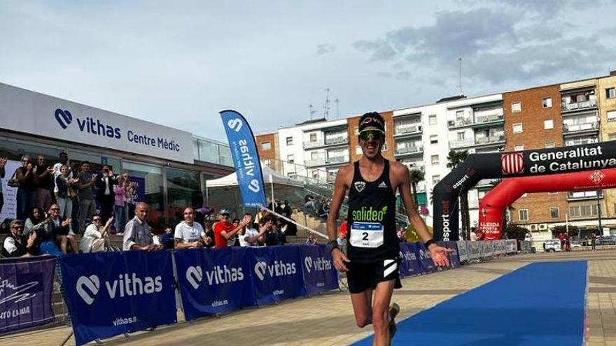 Xavi Tomasa guanya la Marató de Lleida amb un nou rècord