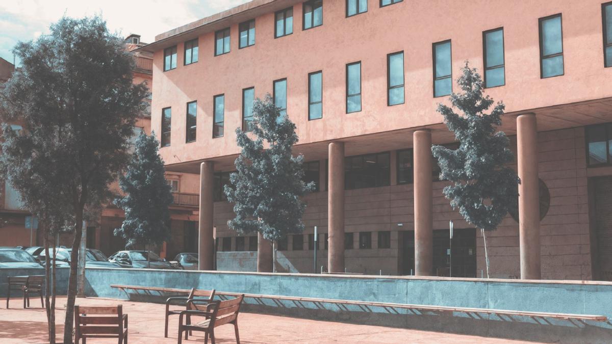 Exterior de la biblioteca Ramon Vinyes i Cluet de Berga, a la plaça Europa