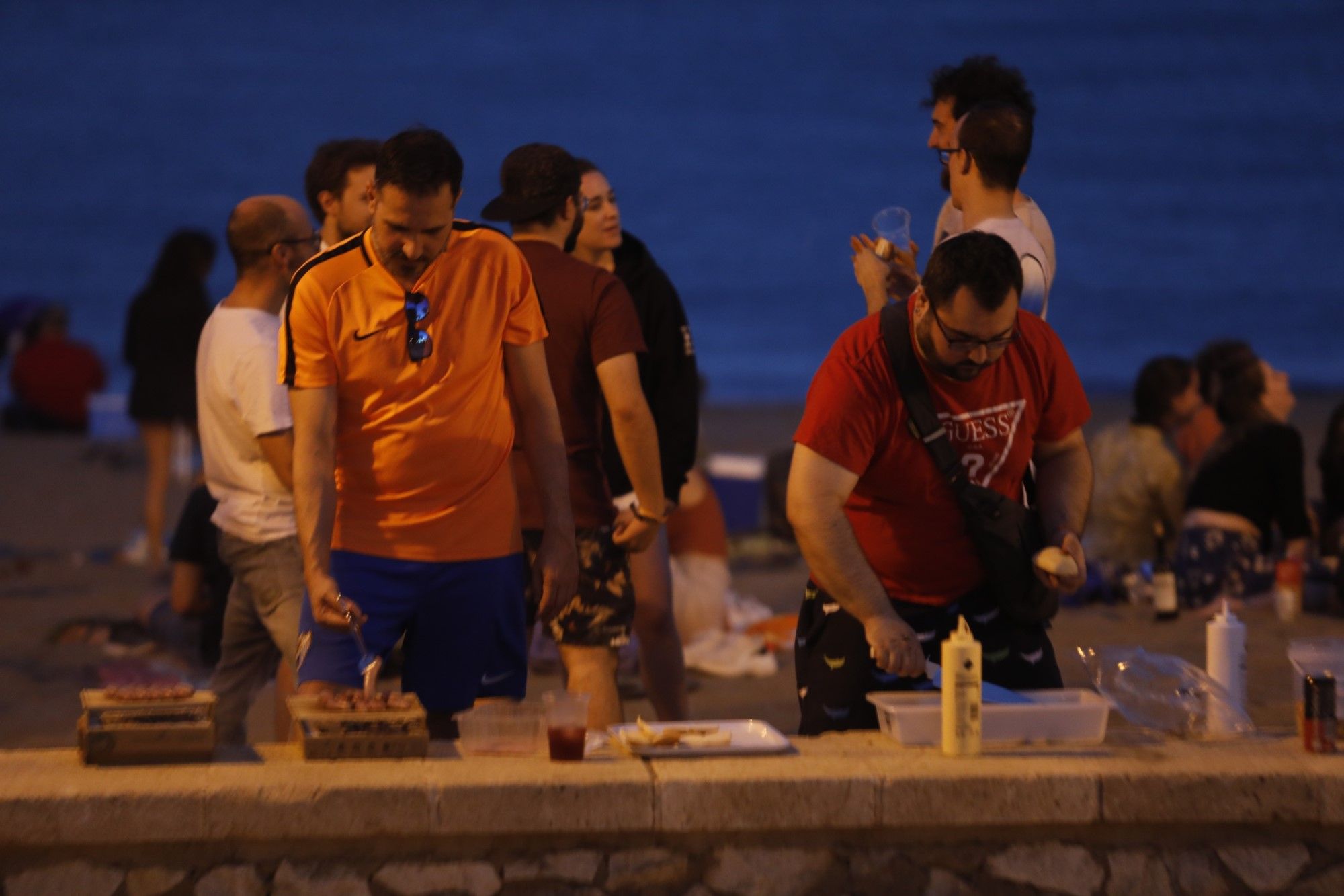 Málaga recupera la magia de los dos últimos años en las playas por San Juan