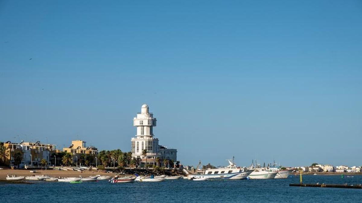 Muere un joven ahogado al auxiliar a una persona en una playa deIsla Cristina (Huelva)