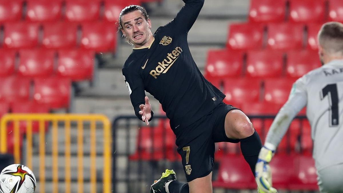 Griezmann comandó la remontada del FC Barcelona en Granada