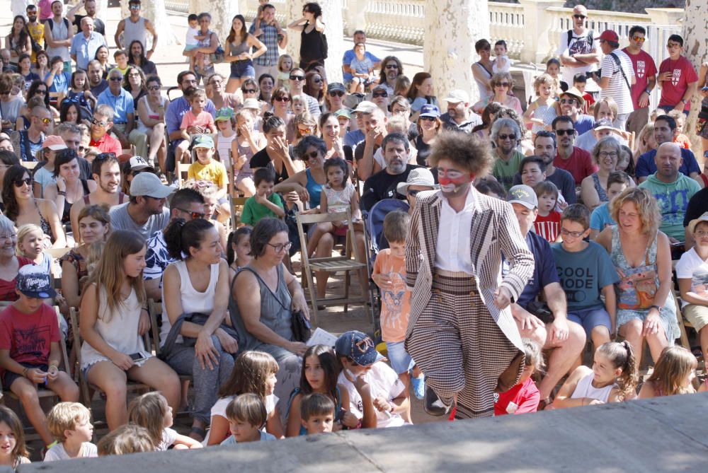 Fira del Circ al carrer de la Bisbal de l''Empordà