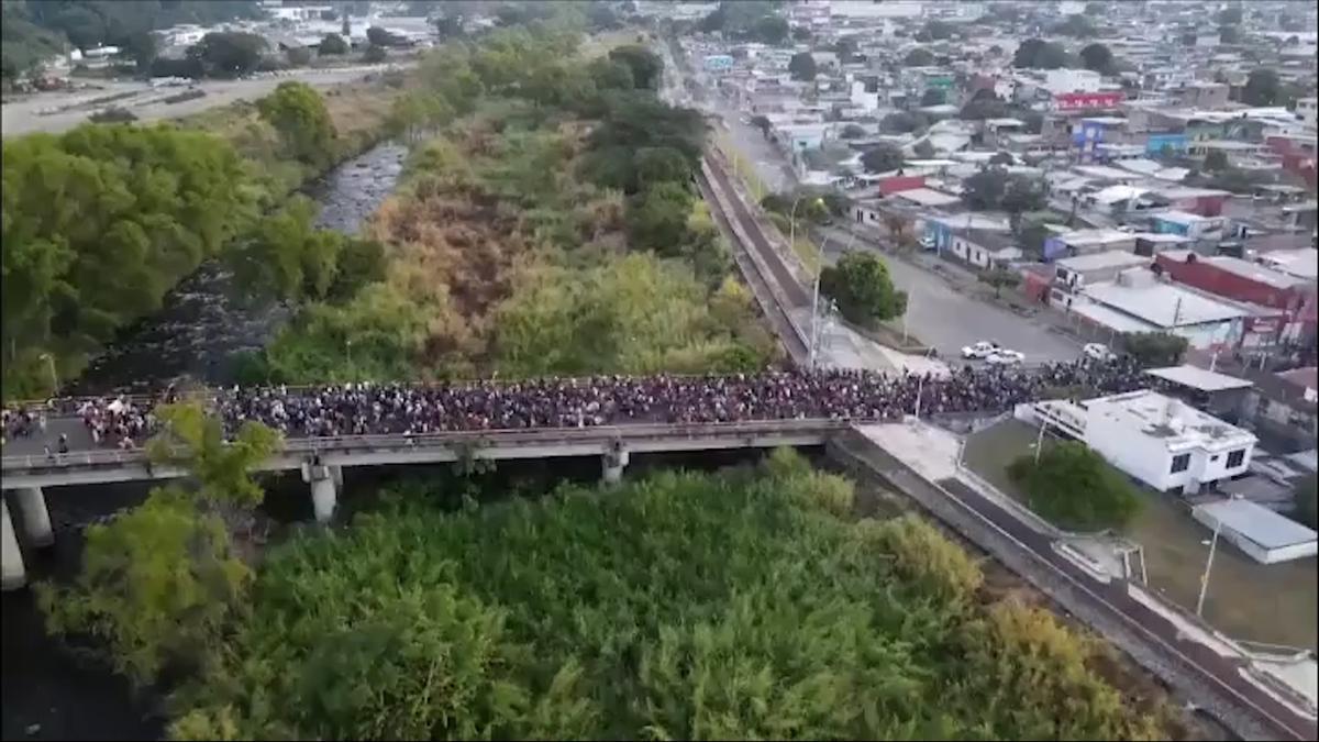 Se acerca a Estados Unidos la mayor caravana de migrantes del a o