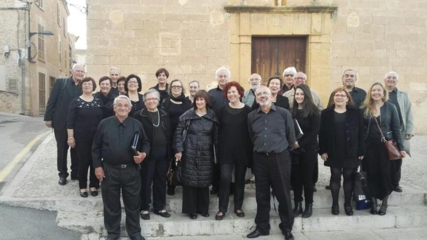 La Misa de Coronación y cien cantantes en el aniversario del Orfeó d&#039;Alaró